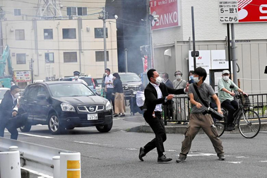 Kẻ tấn công ông Abe bị nghi "lách" luật kiểm soát súng đạn nghiêm ngặt