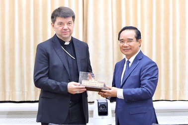 Chủ tịch TPHCM tiếp Đại diện thường trú Tòa thánh Vatican tại Việt Nam