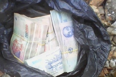 Nhặt được 400 triệu, đem trả lại cho nhân viên công ty hàng đông lạnh