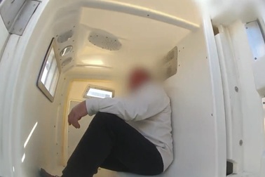 Đòi đi toilet khi máy bay cất cánh, người đàn ông có nguy cơ lãnh 14 năm tù