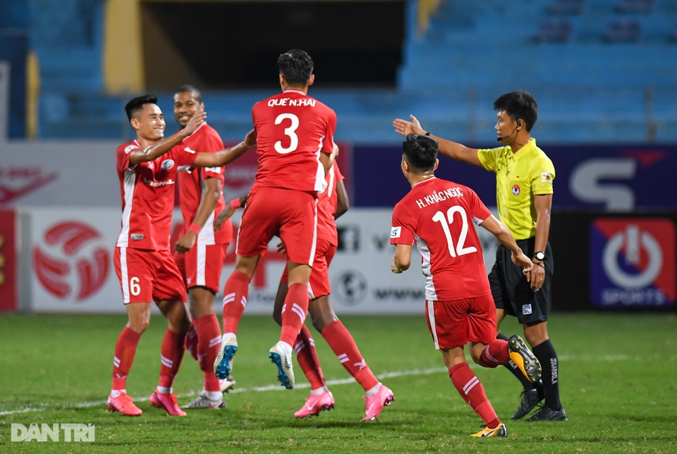 Thắng Bình Dương, CLB Viettel giữ ngôi đầu bảng V-League - 2 Thắng Bình Dương, CLB Viettel giữ ngôi đầu bảng V-League - 2