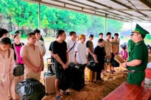 Tây Ninh tiếp nhận 45 công dân bị lừa qua Campuchia làm việc nhẹ lương cao