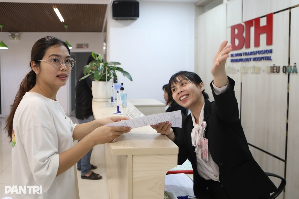 Giới trẻ ở TPHCM dậy từ 5h, đi hàng chục cây số để hiến tiểu cầu cứu người - 4