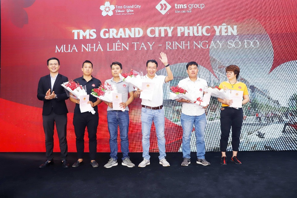 Trao sổ đỏ sau 2 năm khởi công, TMS Group ghi dấu ấn tại thị trường BĐS - 1 Trao sổ đỏ sau 2 năm khởi công, TMS Group ghi dấu ấn tại thị trường BĐS - 1
