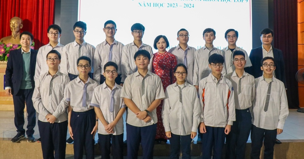 Thủ khoa chuyên Sư phạm tiếp tục là thủ khoa chuyên toán trường Ams - 1 Thủ khoa chuyên Sư phạm tiếp tục là thủ khoa chuyên toán trường Ams - 1