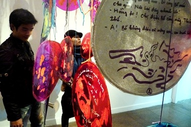 Triển lãm sinh viên khắc sâu tình phụ tử