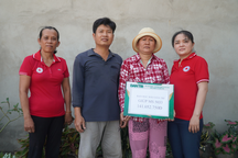 "Cảm ơn bạn đọc báo Dân trí nhiều lắm, chồng em có tiền thay tủy rồi!"