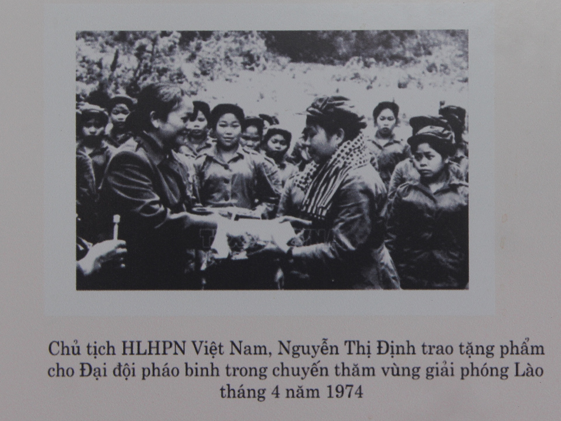Tình đoàn kết Việt - Lào: Cao hơn núi, dài hơn sông, rộng hơn biển cả... - 18 Tình đoàn kết Việt - Lào: Cao hơn núi, dài hơn sông, rộng hơn biển cả... - 18