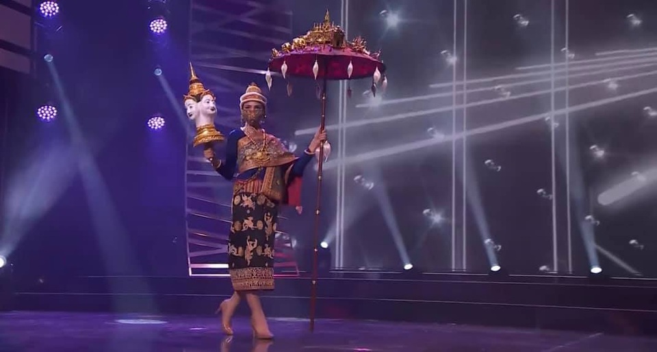 Khánh Vân hoàn tất đêm thi trang phục dân tộc ở Hoa hậu Hoàn vũ - 11 Khánh Vân hoàn tất đêm thi trang phục dân tộc ở Hoa hậu Hoàn vũ - 11