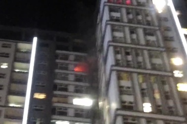 Cháy chung cư Xi Grand Court, hàng trăm người dân tháo chạy trong đêm