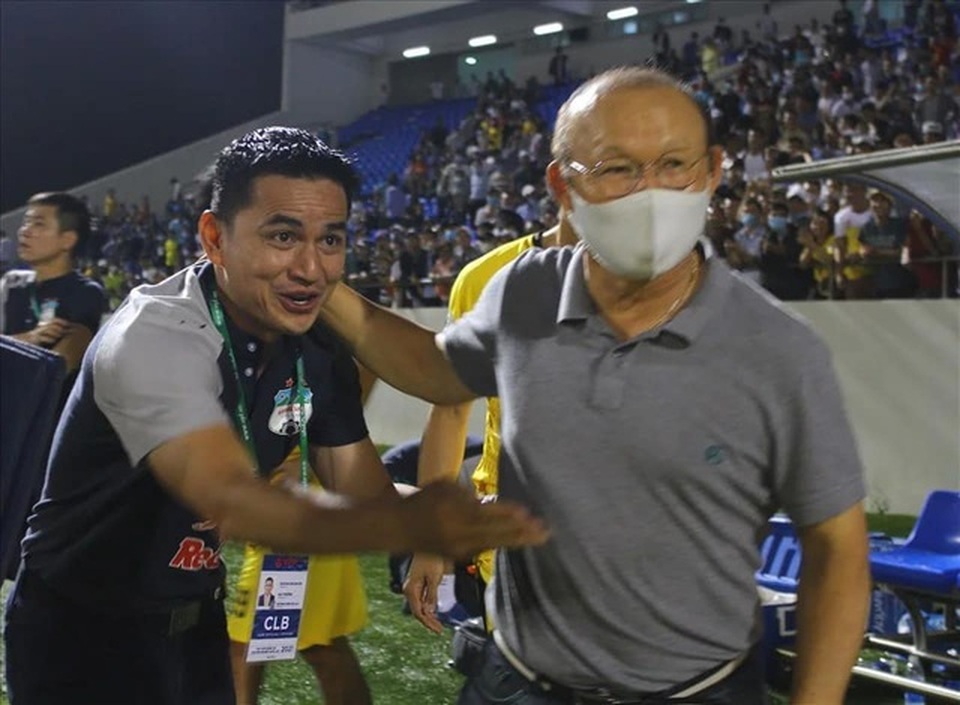 HLV Kiatisuk chính thức lên tiếng về khả năng dẫn dắt đội tuyển Việt Nam - 1