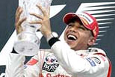 Hamilton vươn tới đỉnh trong buổi chiều "kinh hoàng"