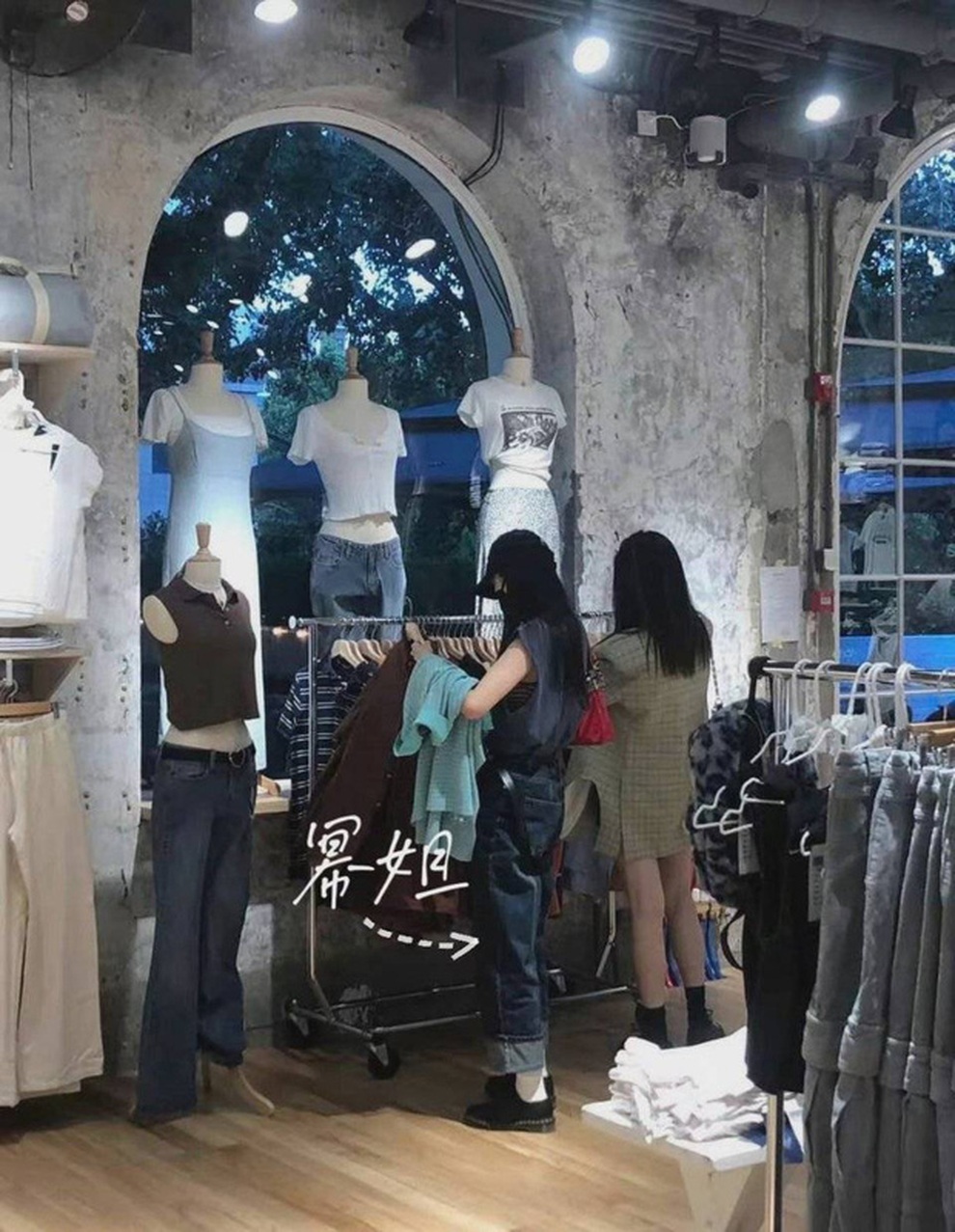 Dương Mịch bất ngờ được tán tỉnh giữa quán - 6