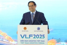 Thủ tướng: Ngành logistics phải tăng trưởng 15-16%/năm trong 5 năm tới