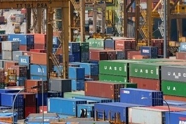 Mắc kẹt 9 ngày trong container cùng xác chết