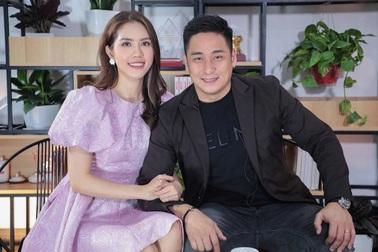 Minh Tiệp lên tiếng câu chuyện vợ dậy từ 5 giờ sáng bóp chân cho mẹ chồng