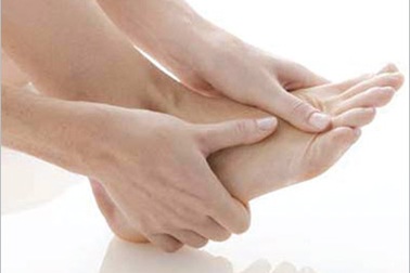 Dấu hiệu bệnh nguy hiểm ở chân dễ bị bỏ qua