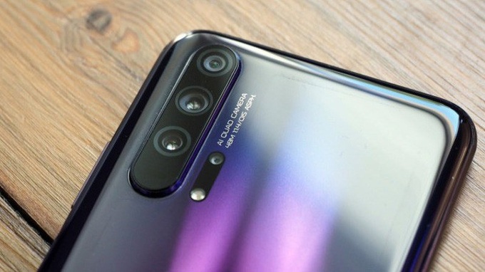 Ra đời trong tâm bão của Huawei, khách Việt tiếc cho Honor 20 Pro đặc biệt - Ảnh 1. Ra đời trong tâm bão của Huawei, khách Việt tiếc cho Honor 20 Pro đặc biệt - Ảnh 1.