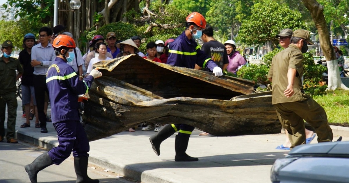 Vụ cháy nhà ở Tiền Giang: Nữ sinh vội vã từ TPHCM về đã mất cả bố lẫn mẹ