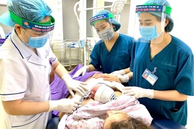 Bệnh viện Sản Nhi đỡ đẻ thành công cho sản phụ đang được cách ly
