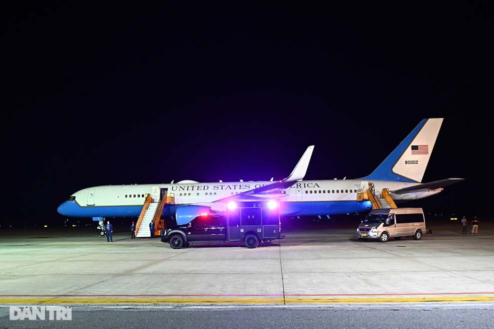 Soi dàn xe tinh hoa công nghiệp ô tô Mỹ lăn bánh trên đường phố Hà Nội - 5