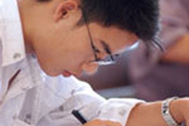 Đeo kính khi chụp ảnh thẻ có được không?