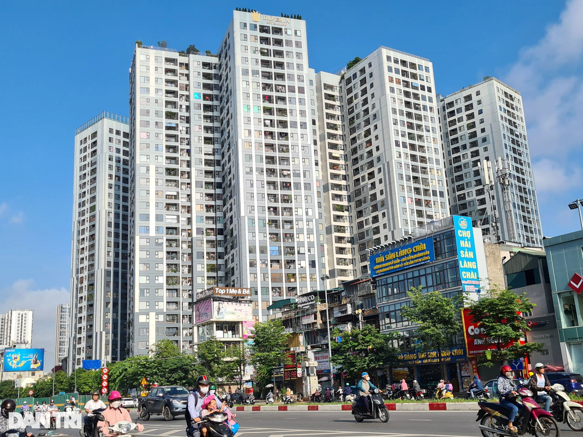 Cận cảnh những khối bê tông khổng lồ mọc dày đặc gần chân cầu Vĩnh Tuy - 3 Cận cảnh những khối bê tông khổng lồ mọc dày đặc gần chân cầu Vĩnh Tuy - 3