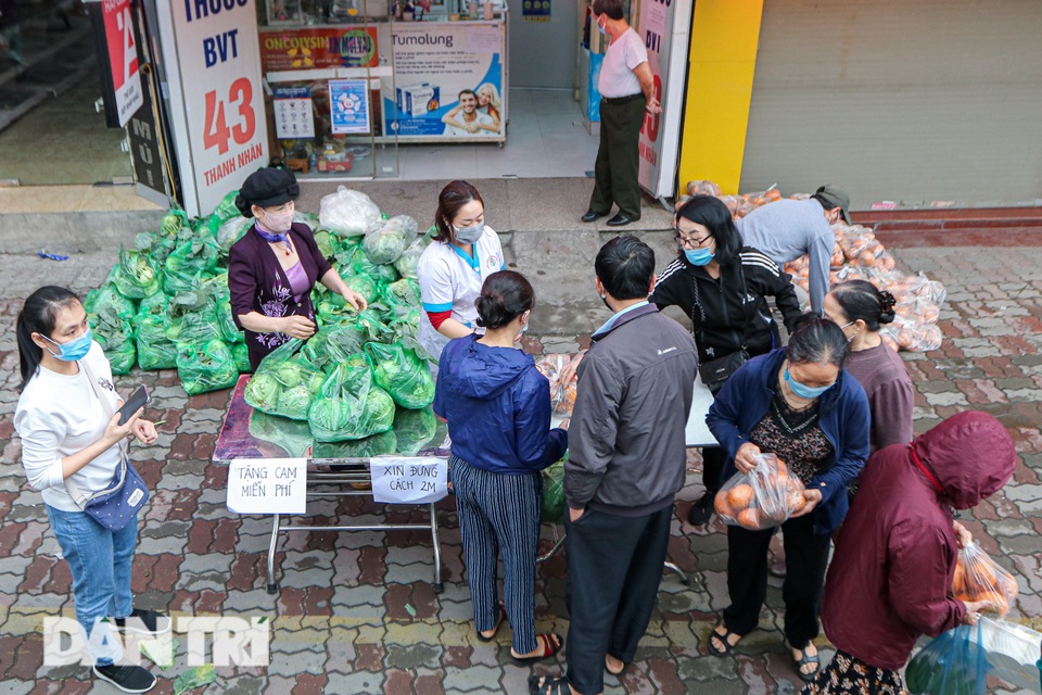 Phát miễn phí cam Hà Giang đến bệnh nhân, người lao động gặp khó khăn - 1 Phát miễn phí cam Hà Giang đến bệnh nhân, người lao động gặp khó khăn - 1