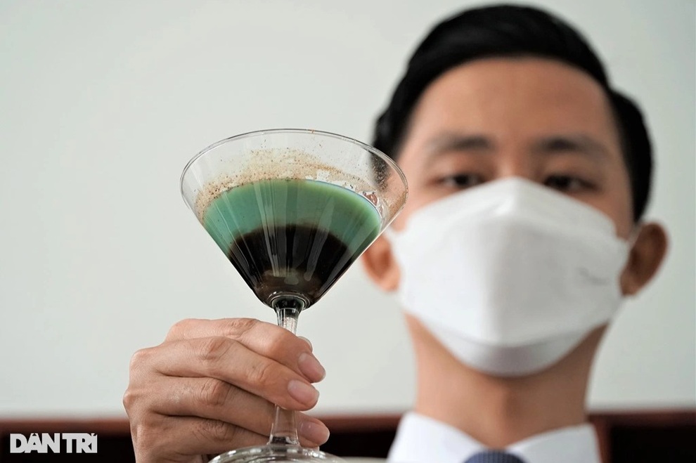 Màn pha chế Cocktail bốc lửa đạt giải nhất của thầy giáo 9x trường nghề - 4 Màn pha chế Cocktail bốc lửa đạt giải nhất của thầy giáo 9x trường nghề - 4