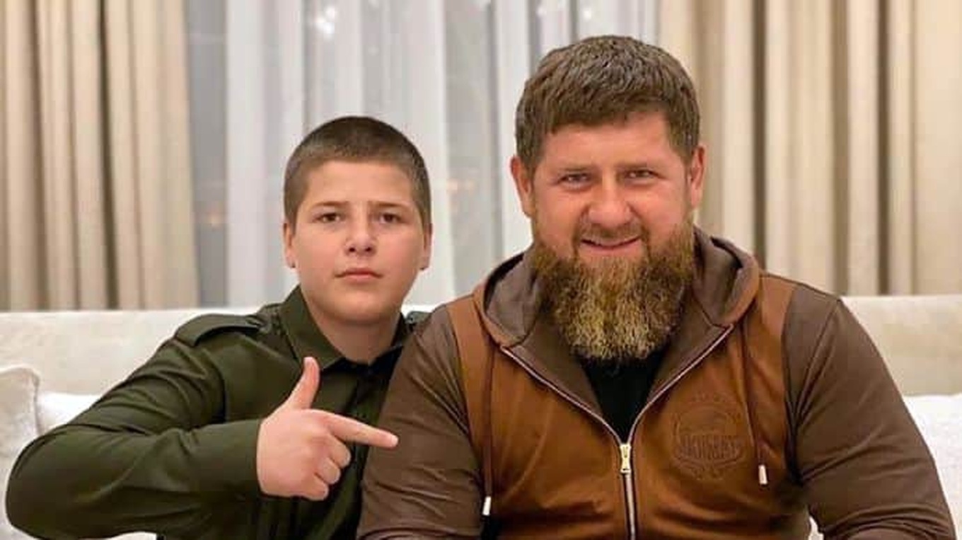 Filho de 16 anos de líder checheno trabalha como observador de batalhão russo - 1 Con trai 16 tuổi của lãnh đạo Chechnya làm quan sát viên tiểu đoàn Nga - 1