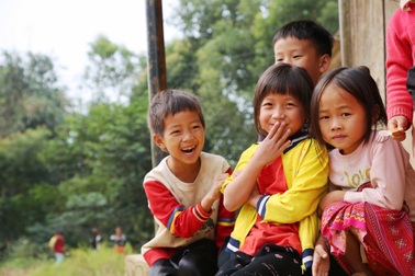 "Từ nay các con ở Bản Mạo sẽ không phải học nhờ nhà dân nữa rồi!"