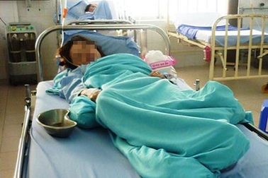 Hai thiếu nữ tự vẫn bằng thuốc diệt cỏ