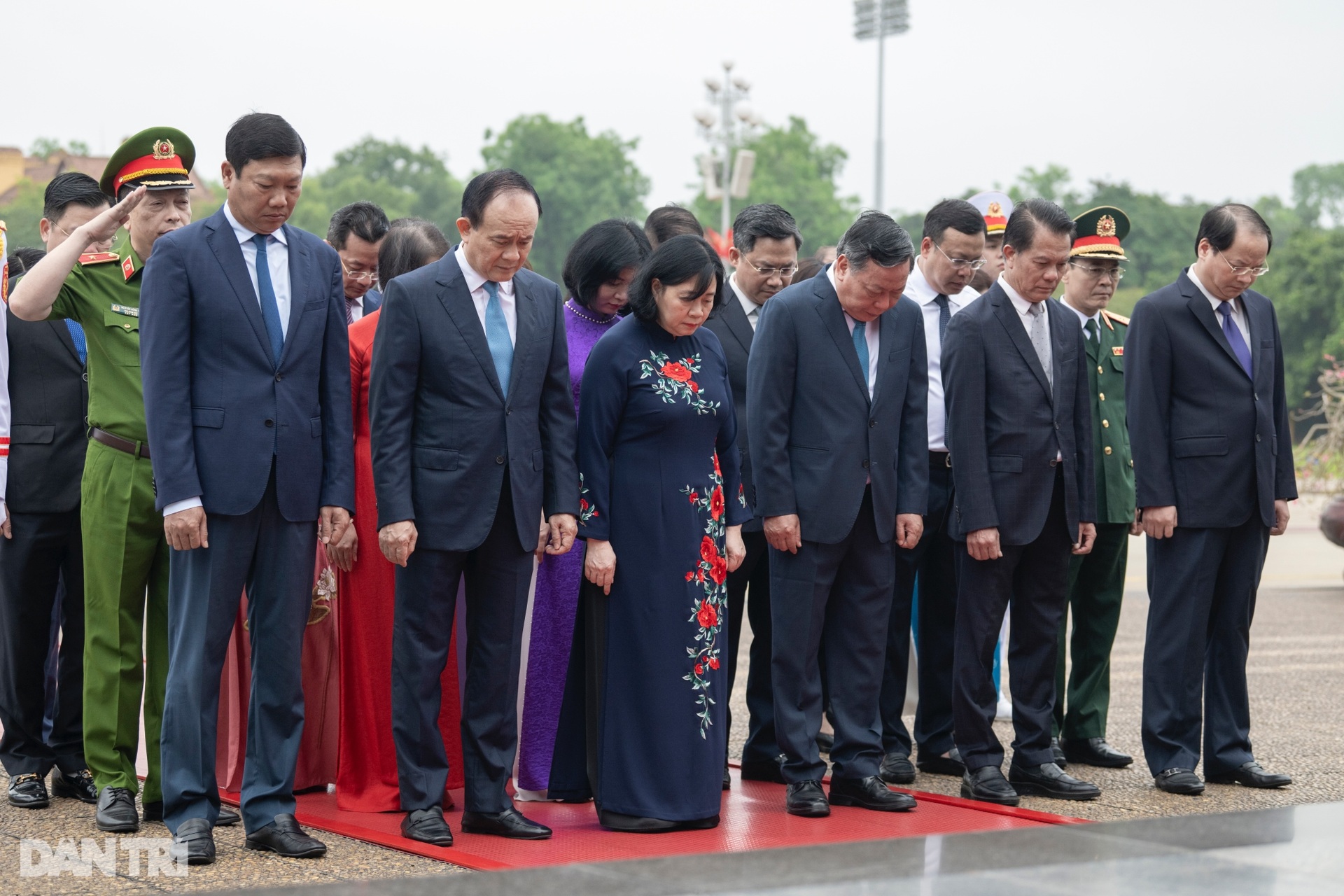 Sáng nay lãnh đạo Đảng, Nhà nước vào Lăng viếng Chủ tịch Hồ Chí Minh - 13 Sáng nay lãnh đạo Đảng, Nhà nước vào Lăng viếng Chủ tịch Hồ Chí Minh - 13