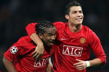 Cổ động viên Man Utd kêu gọi đốt áo nếu Ronaldo gia nhập kình địch Man City