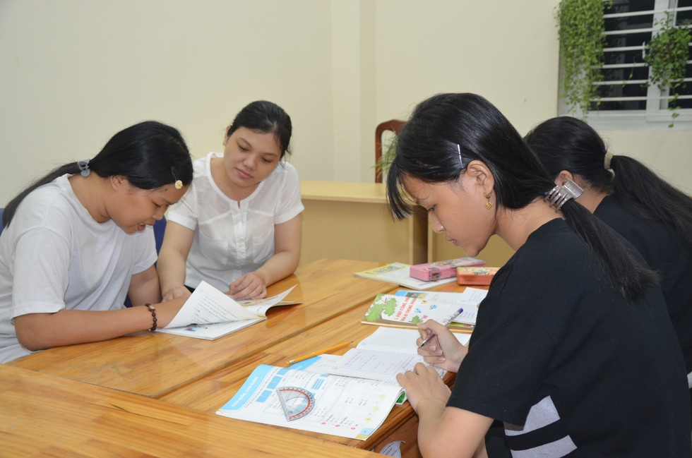 Giáo dục sau ngày thống nhất: Từ lớp học đêm đến huân chương lòng dân - 5 Giáo dục sau ngày thống nhất: Từ lớp học đêm đến huân chương lòng dân - 5