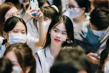 Nhịn yêu đương quyết giành bằng giỏi, nữ sinh vẫn lo... thất nghiệp