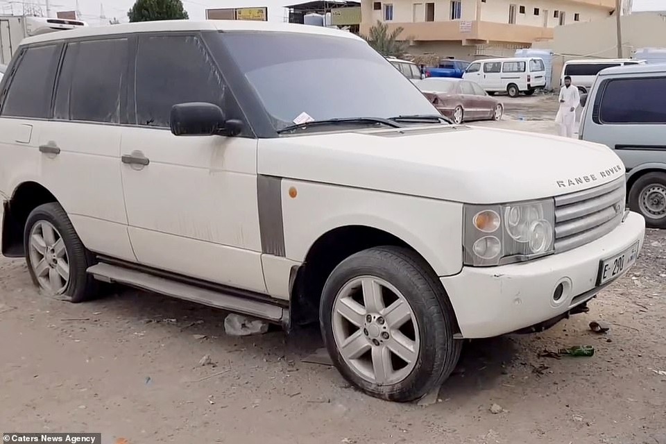 Hàng nghìn siêu xe chất đống với bụi bám dày trong nghĩa địa ô tô - 5 Hàng nghìn siêu xe chất đống với bụi bám dày trong nghĩa địa ô tô - 5