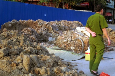 Hà Nội: Phát hiện xác người đàn ông bên bãi đất phế thải