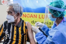 Indonesia hoãn tiêm vắc xin AstraZeneca, Thủ tướng Thái Lan vẫn tiêm