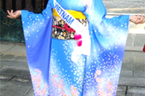 Người đẹp Zambia mê món… mỳ ăn liền Việt Nam