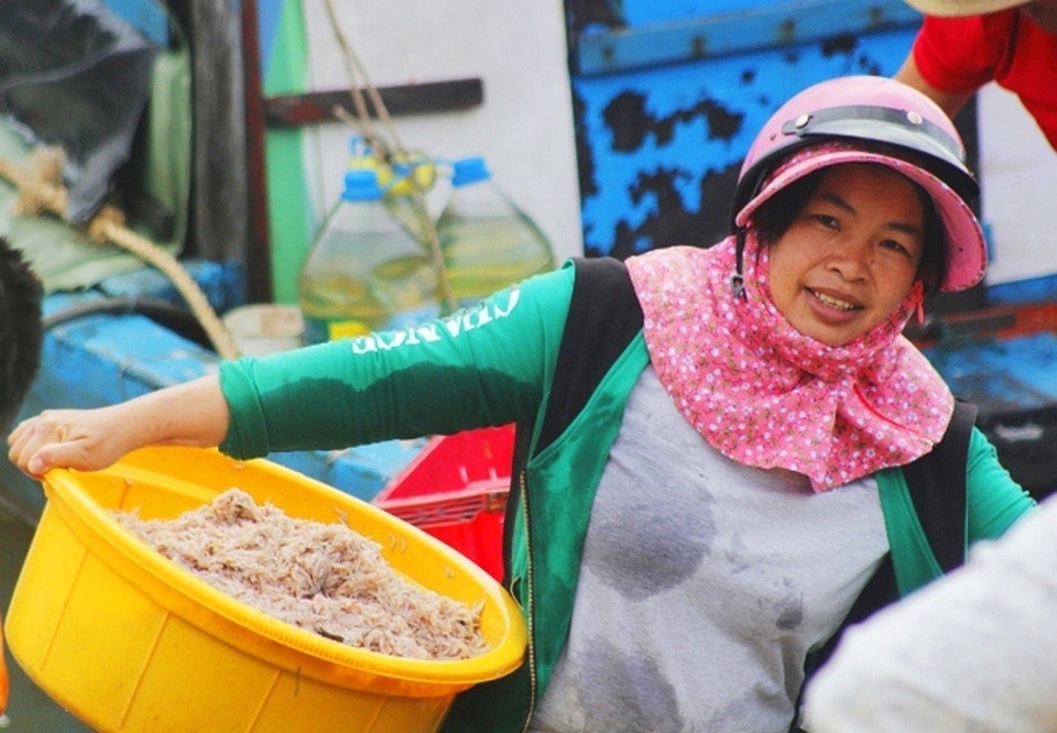 Kiếm 10 triệu/đêm, nhờ ra biển xúc hàng tấn con nhảy lao xao - 6 Kiếm 10 triệu/đêm, nhờ ra biển xúc hàng tấn con nhảy lao xao - 6