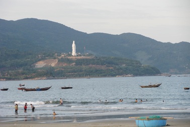 Đà Nẵng: Buộc niêm yết giá dịch vụ tại các bãi biển