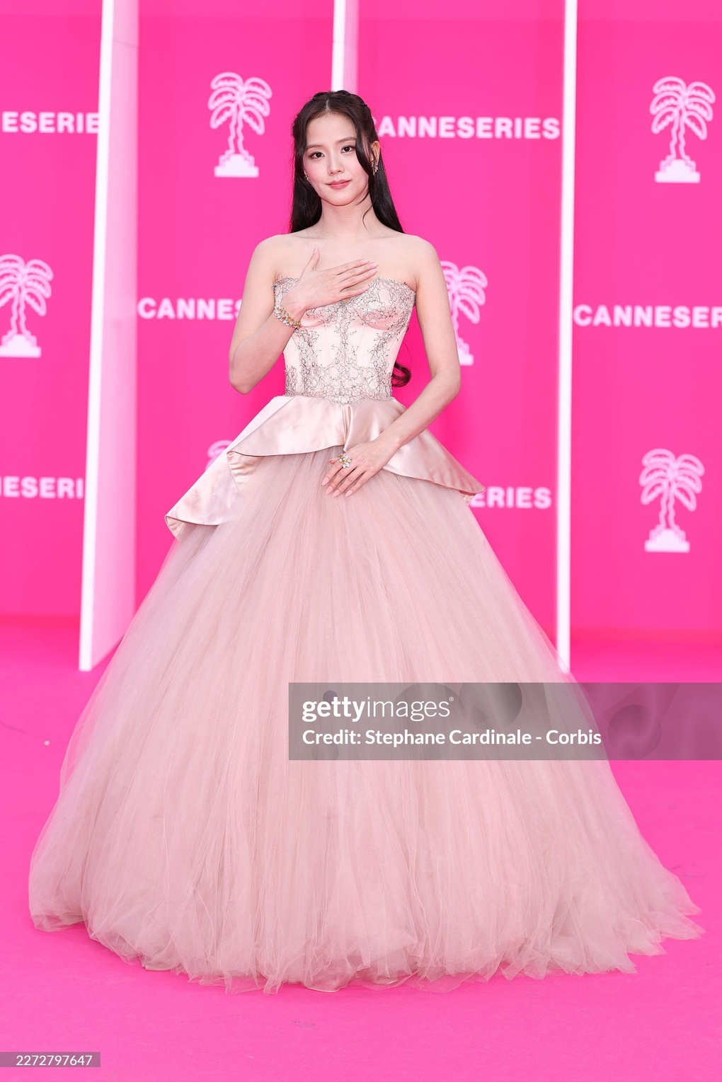 Jisoo xuất hiện xinh đẹp tại Pháp giữa ồn ào cắt đứt quan hệ với anh trai - 1 Jisoo xuất hiện xinh đẹp tại Pháp giữa ồn ào cắt đứt quan hệ với anh trai - 1