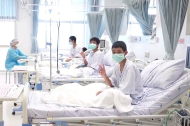 Sự nổi tiếng và “bẫy truyền thông” đối với đội bóng nhí Thái Lan