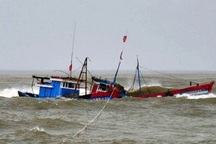 Tàu cá chìm, 4 ngư dân lênh đênh nhiều giờ trên biển