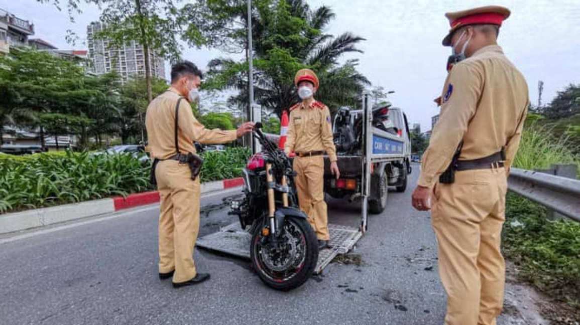 Người đi xe phân khối lớn tử nạn sau va chạm với xe SH - 3 Người đi xe phân khối lớn tử nạn sau va chạm với xe SH - 3