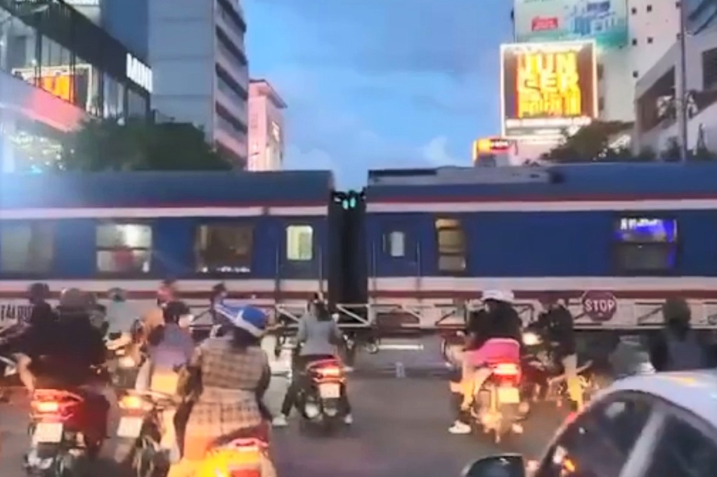 Tai nạn tàu hỏa ở TPHCM, một người tử vong - 1 Tai nạn tàu hỏa ở TPHCM, một người tử vong - 1