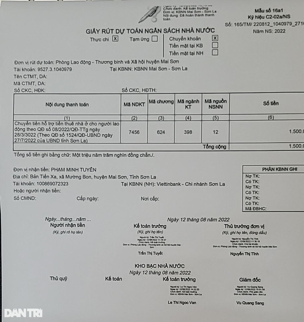 Công nhân Sơn La nhận tiền hỗ trợ sau lời hứa không xong thì từ chức - 1 Công nhân Sơn La nhận tiền hỗ trợ sau lời hứa không xong thì từ chức - 1