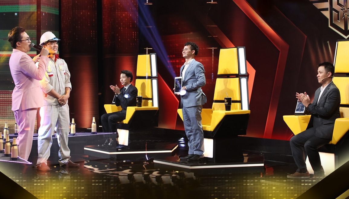 Xuân Bắc, Đức Phúc bái phục bậc thầy lái máy xúc hất mũ, khui 50 chai bia - 1