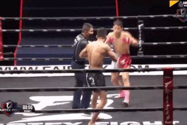 Dính đòn "hồi mã thương", võ sĩ vẫn đứng dậy hạ knock-out đối thủ